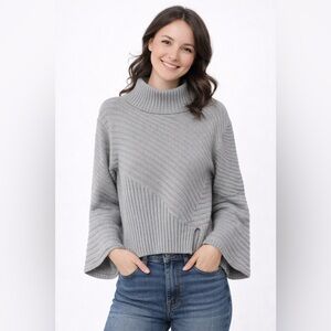 White Closet Textured Knit Sweater | Wide Sleeves | Size 10